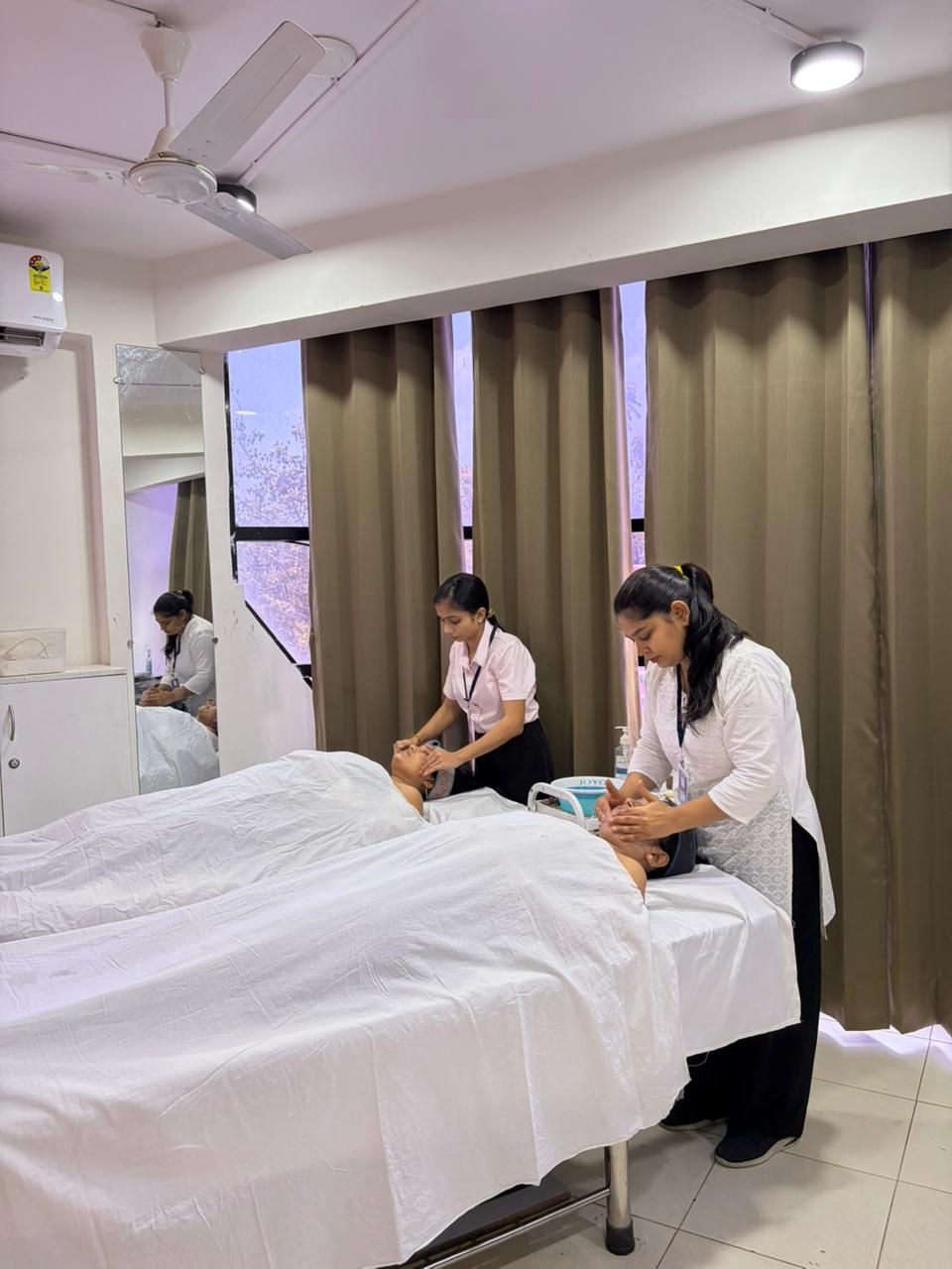 Professional Practical Lab at Wibes Beauty Academy Ahmedabad